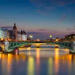 Theoreme 4* Paris